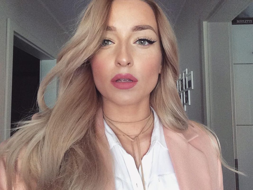 Daily Makeup For Women Tutorial StepbyStep LadyLife