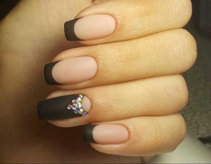 Matte Nails 2025 Trendy Designs For Long Or Short Nails LadyLife 16 696x543
