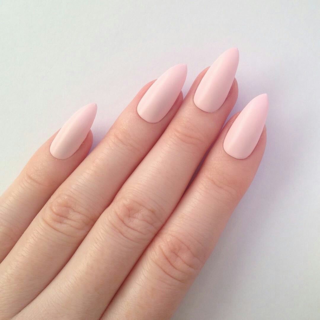almond shaped nails
