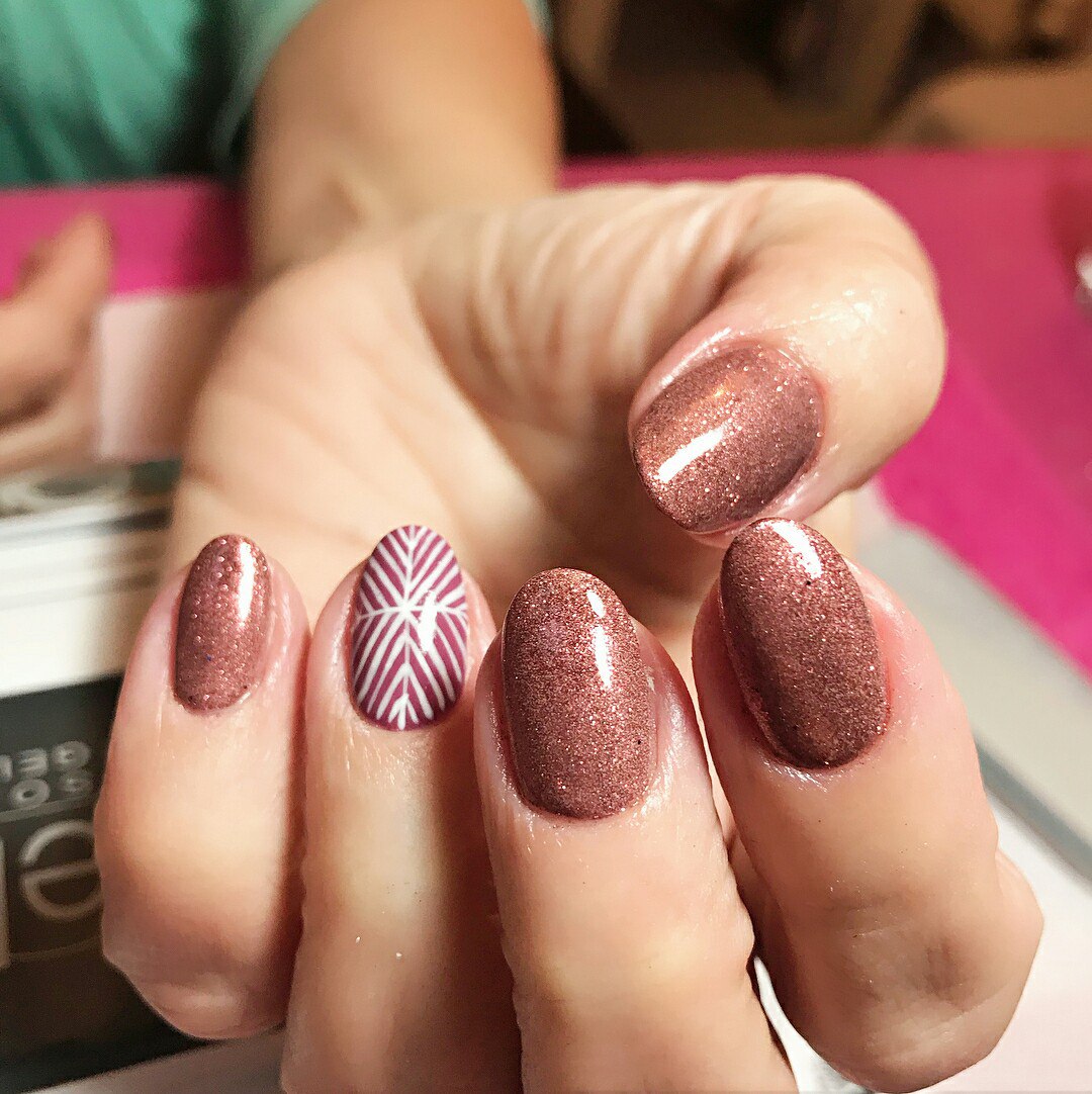 rounded acrylic nails