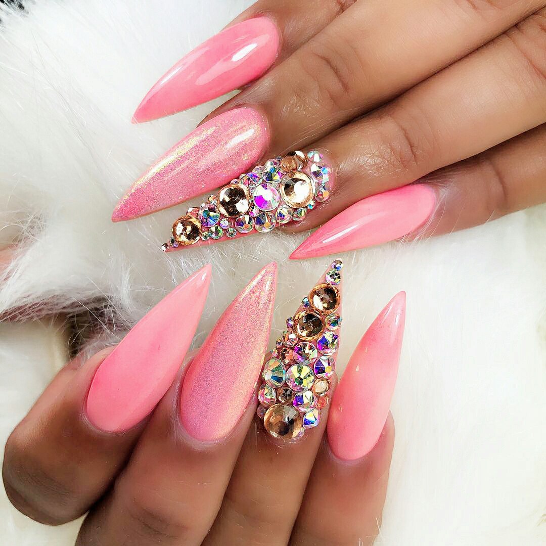 stiletto nails shape