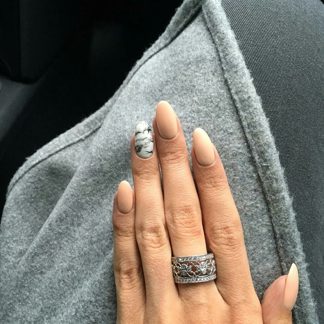 short almond nails