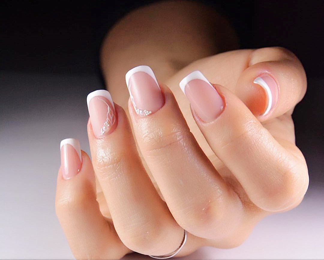 Short French Almond Nails - Nail Ftempo