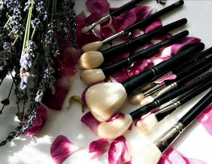 How to Clean Makeup Brushes Best Way to Wash at Home LadyLife