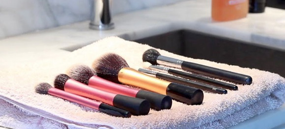 How to Clean Makeup Brushes: Best Way to Wash at Home ...