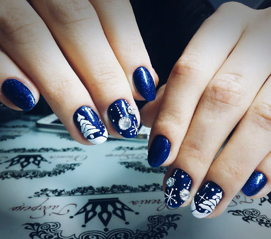 New Years Nail Designs 2021 Blue : 2021 silver metal numerals on a blue