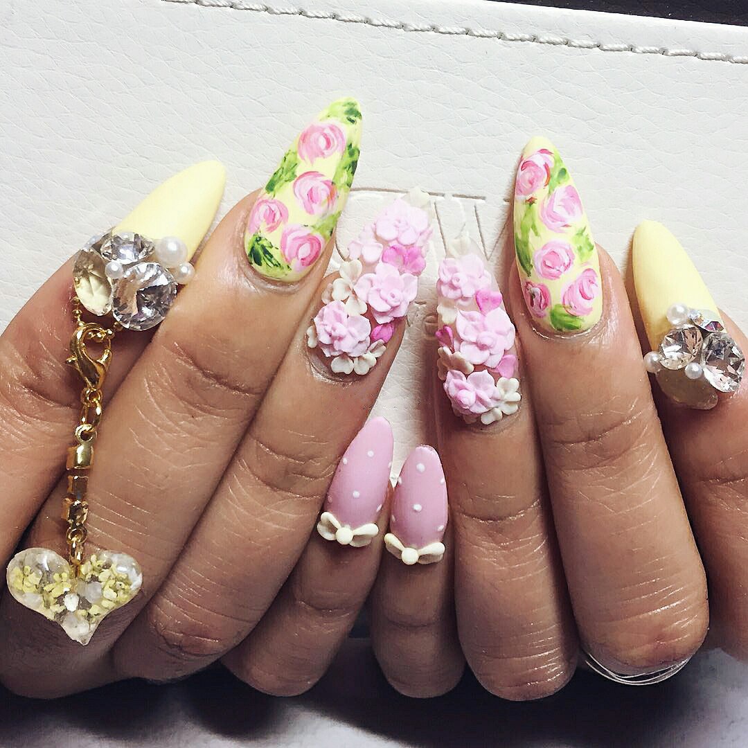 nails with 3d flowers