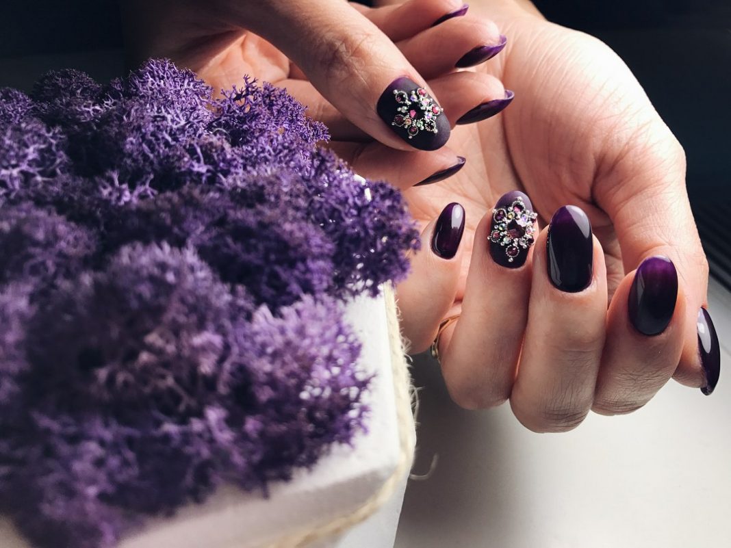 Snowflake Nail Art and Design: Easy Step-by-Step Tutorial - LadyLife