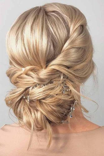 Amazing Updos for Elegant and Stylish Look picture picture 2