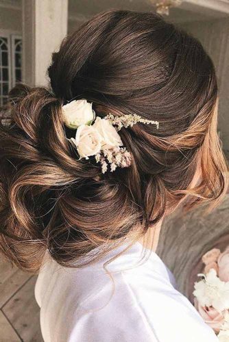 Trendiest Hairstyles for the Big Night picture3