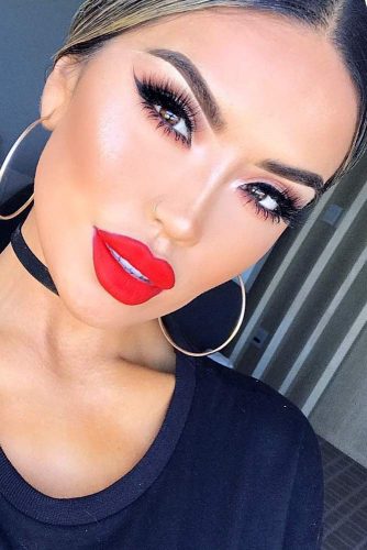 Elegant Makeup Ideas with Red Lips picture 3