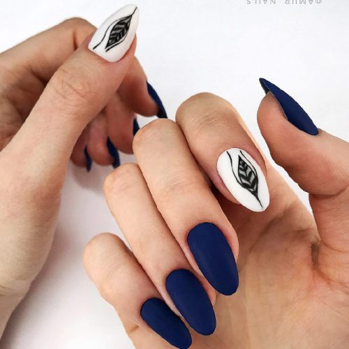 Almond Shape Nails With an Accent Design Picture 1