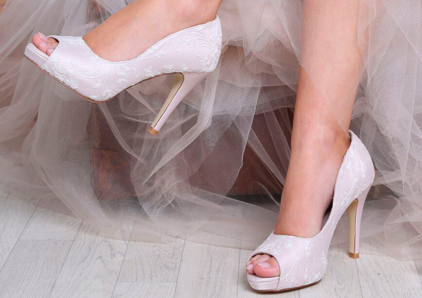 choosing wedding shoes