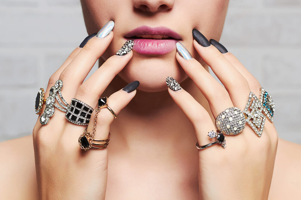 wear-statement-jewelry