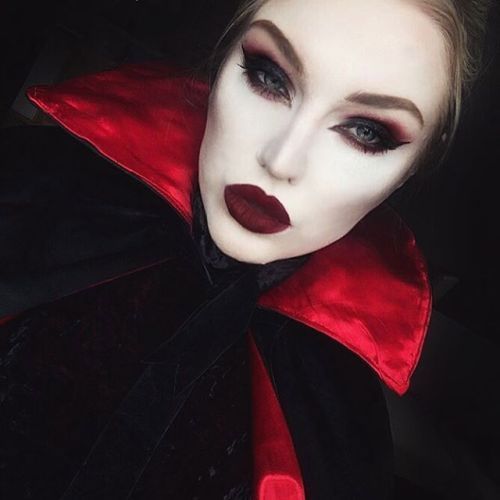 Pretty and Sexy Vampire Makeup Ideas for Your New Style - LadyLife