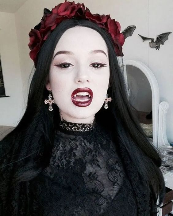 Pretty and Sexy Vampire Makeup Ideas for Style - LadyLife