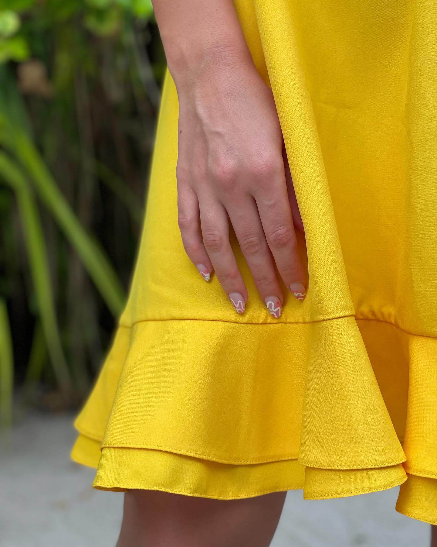 Nail Color for Yellow Dress