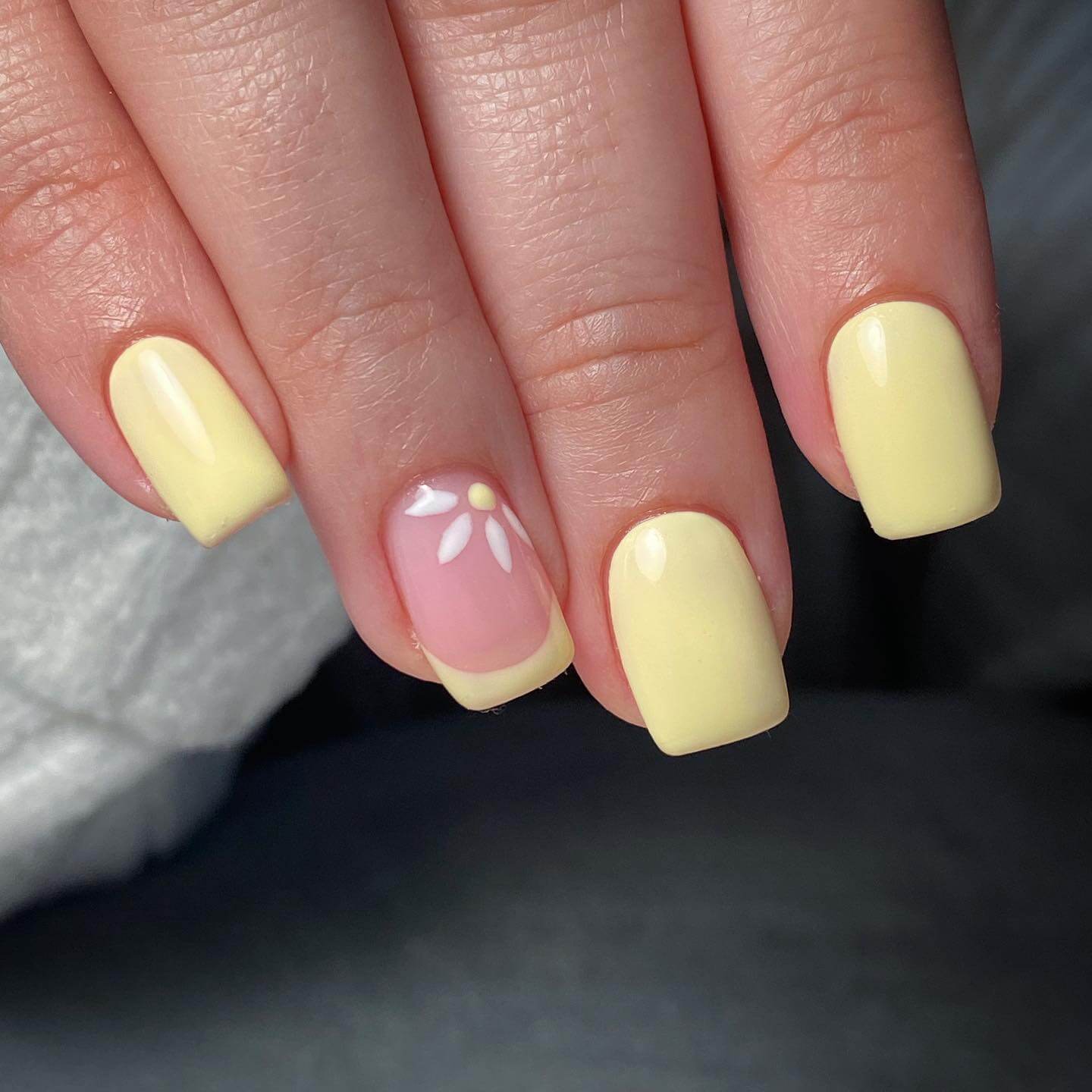 Yellow Summer Nails