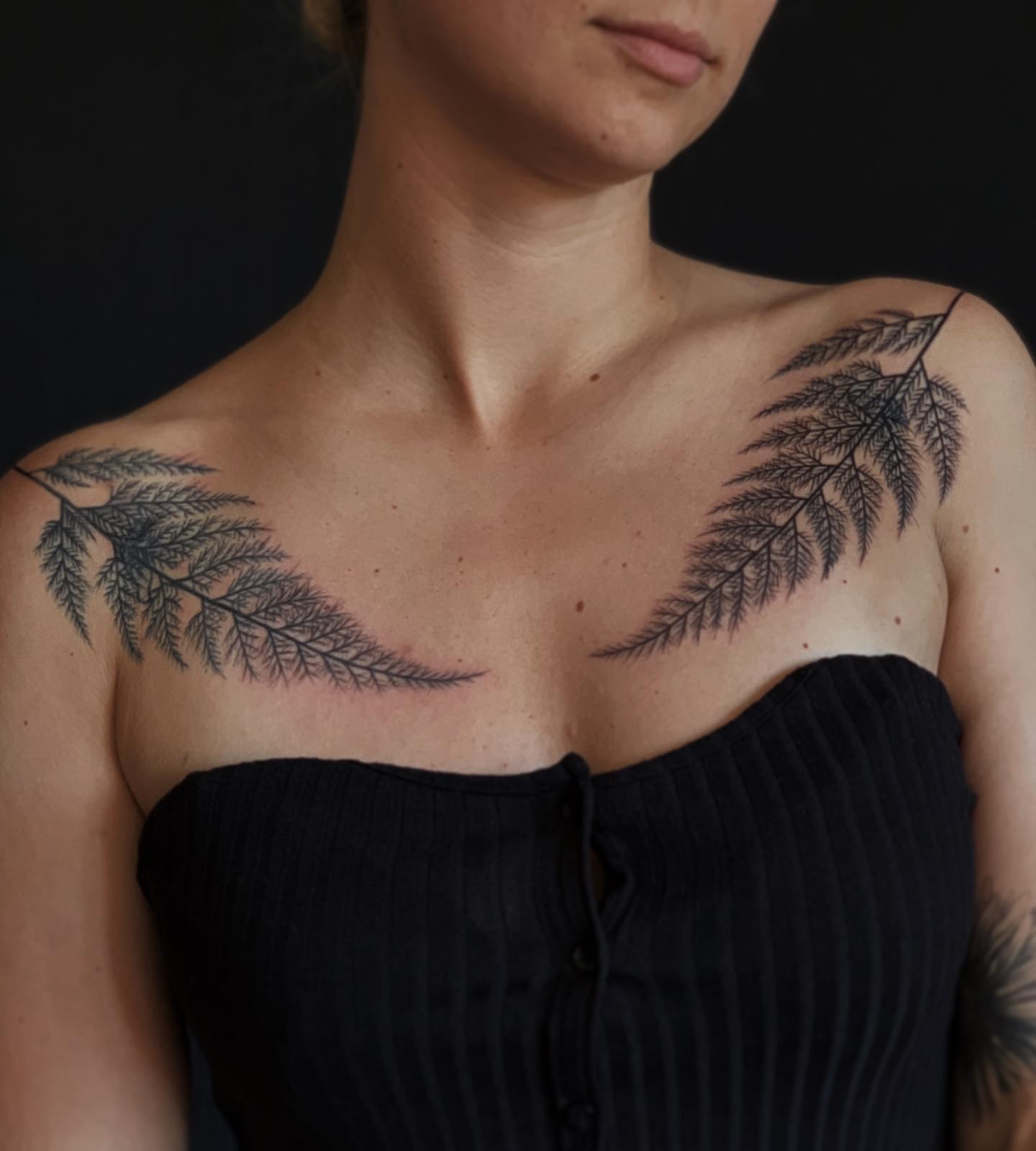 collarbone-tattoos-for-women
